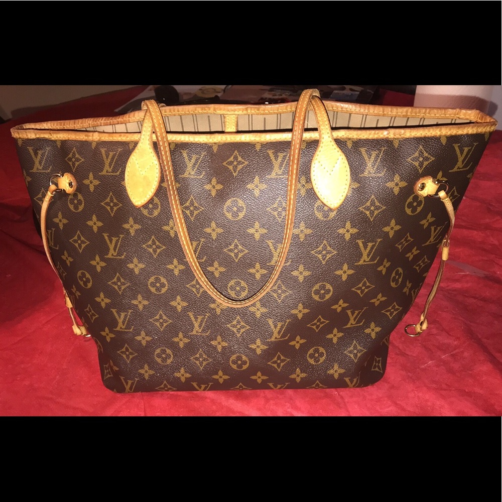 SOLD!! AUTHENTIC LV MM TOTE